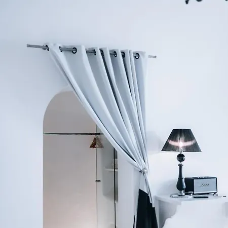 Opera Mansion Santorini *